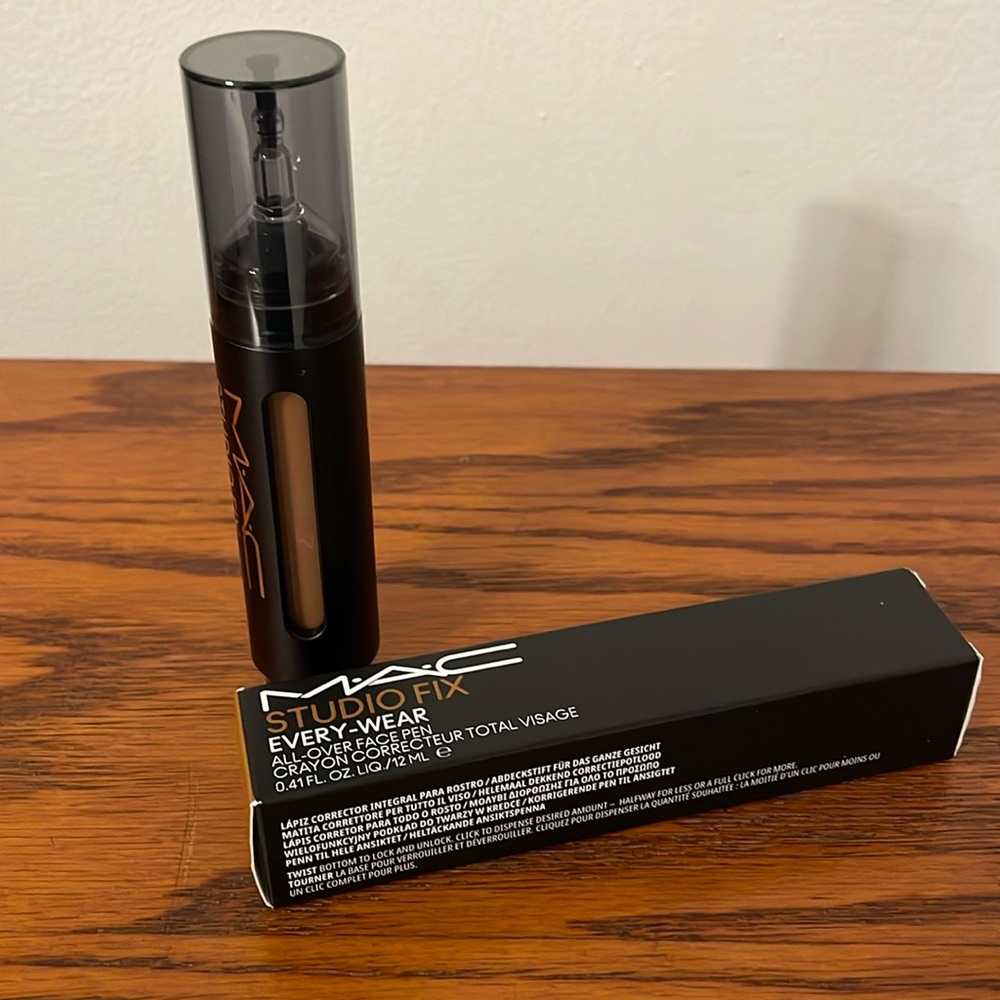 BNIB!  MAC STUDIO FIX EVERY-WEAR ALL-OVER FACE PEN shade NC 50